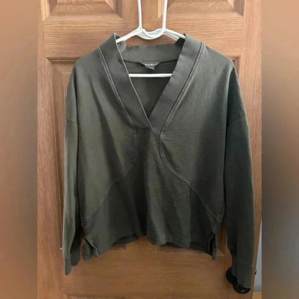 Eddie Bauer Cropped long Sleeve Size Medium